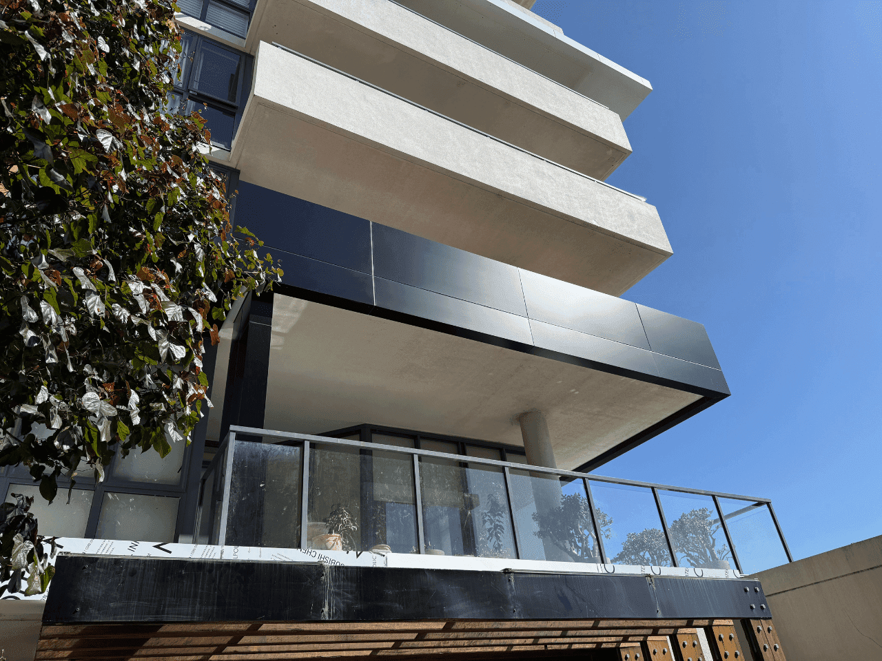 Black ALPOLIC™ NC/A1 non-combustible mineral core aluminium cladding on apartment building balcony