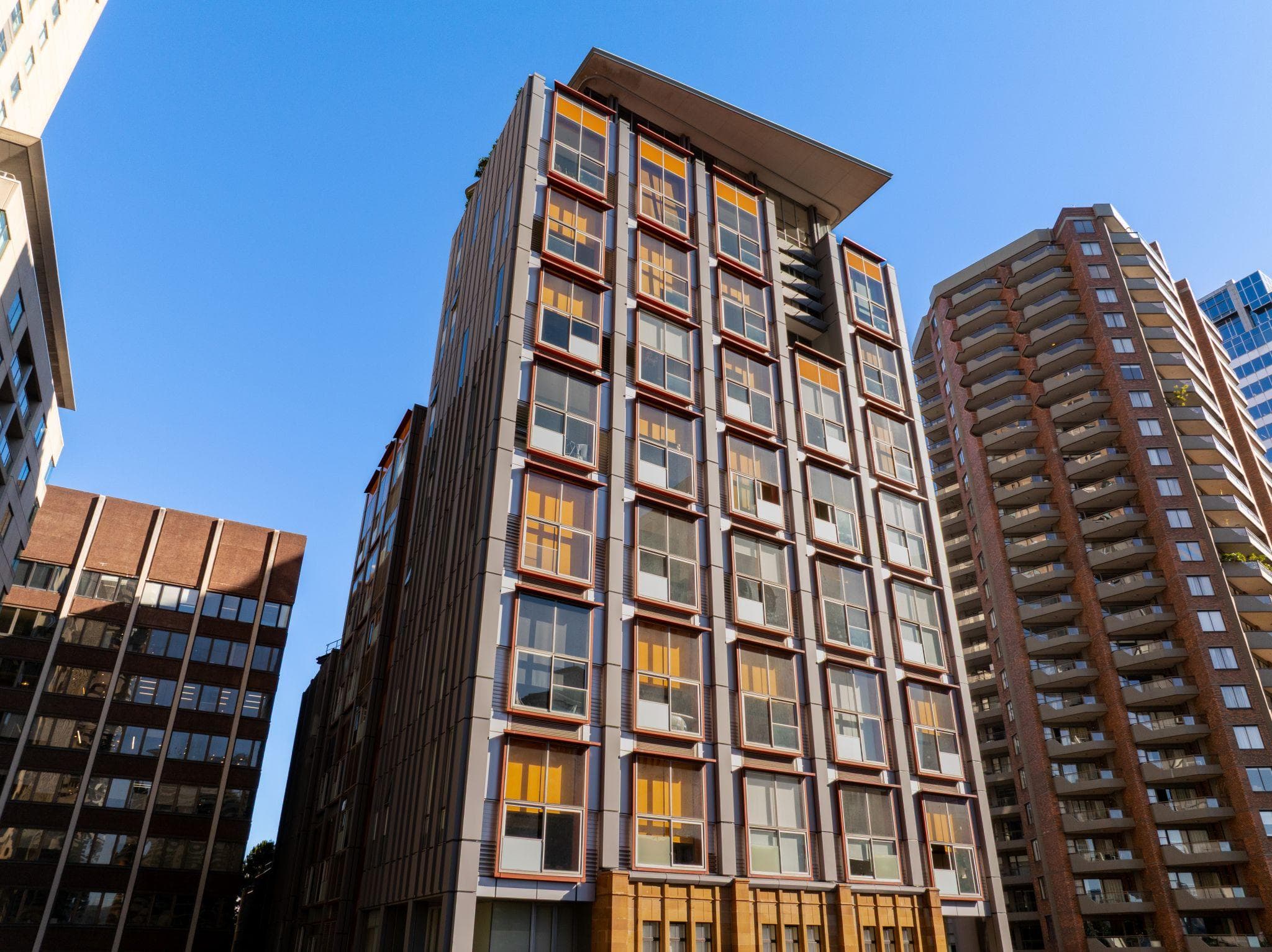 ALPOLIC™ NC/A1 Brushed Aluminium Light façade at Portico Apartments, Sydney
