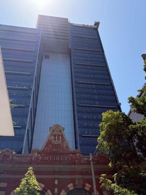 ALPOLIC™ NC/A1 aluminium panels being installed on 275 Kent Street façade