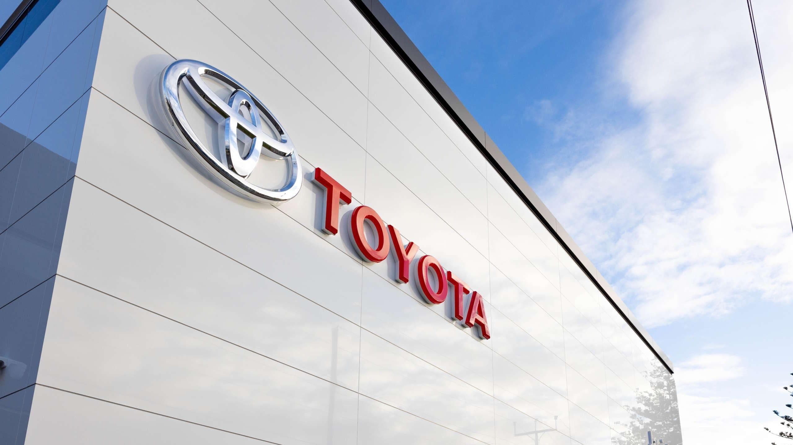Jarvis Toyota dealership façade finished in ALPOLIC™ architectural cladding with bold Toyota signage