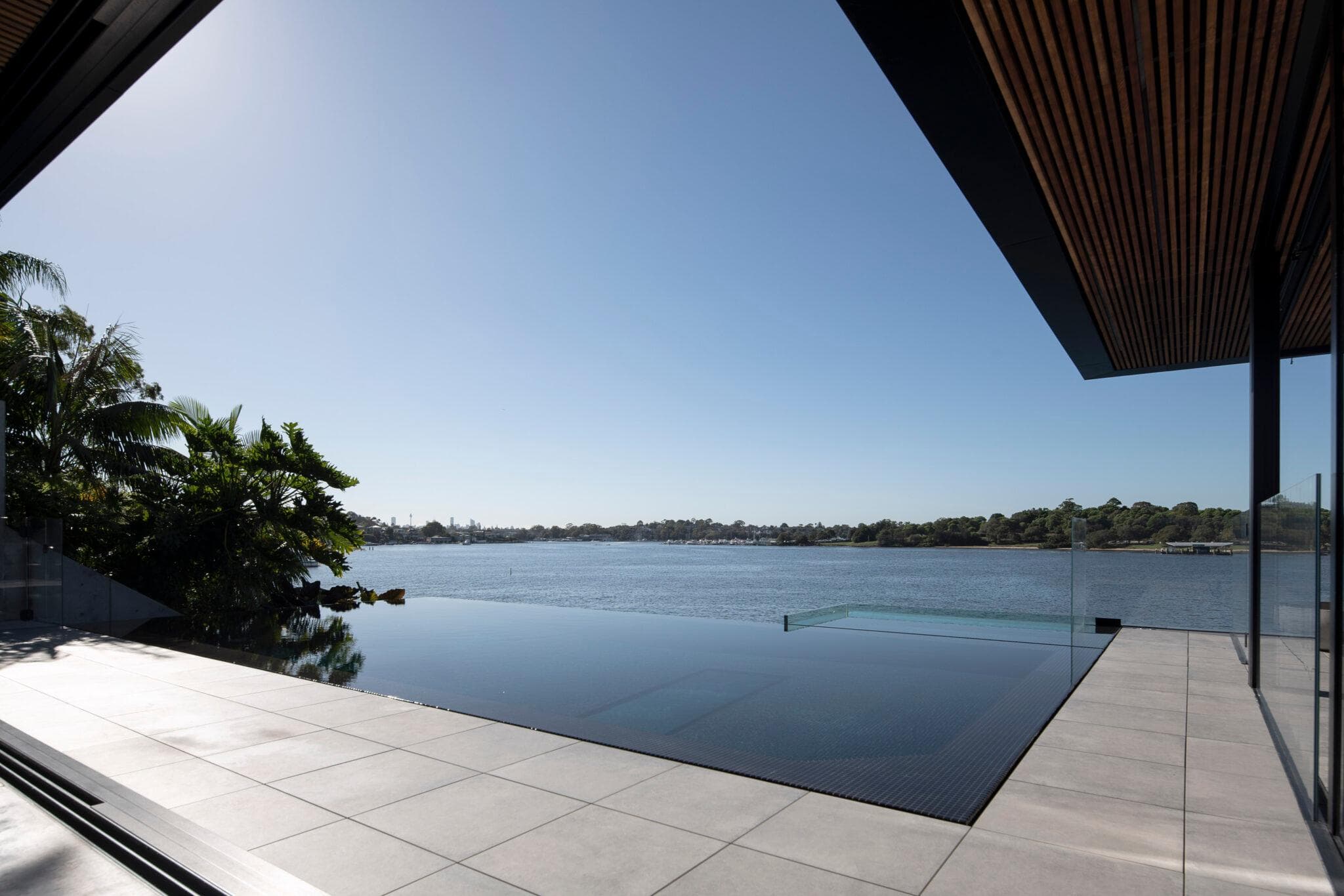 Evening view of Parramatta Riverfront House with ALPOLIC™/fr façade