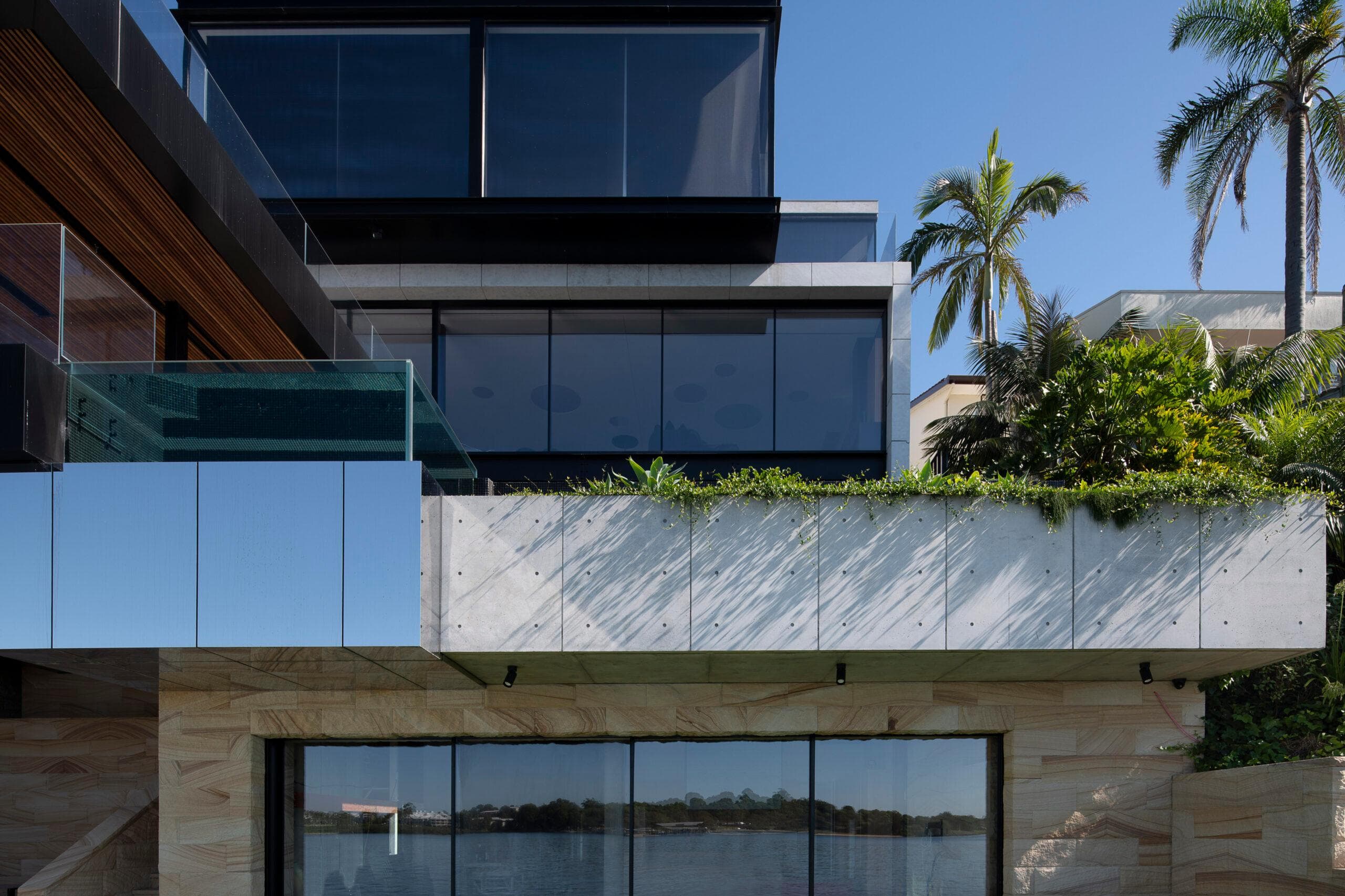 Parramatta Riverfront House façade featuring ALPOLIC™/fr Matt Black panels