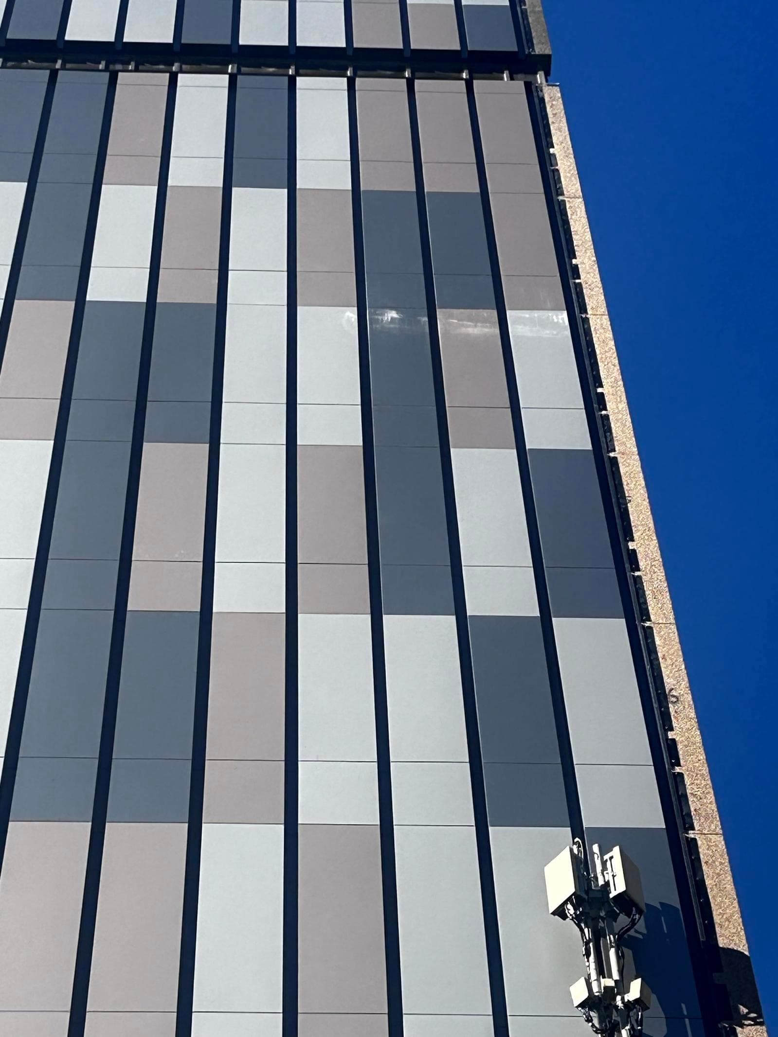 ALPOLIC™ NC/A1 non-combustible aluminium façade installed at Telstra Waymouth data exchange, SA